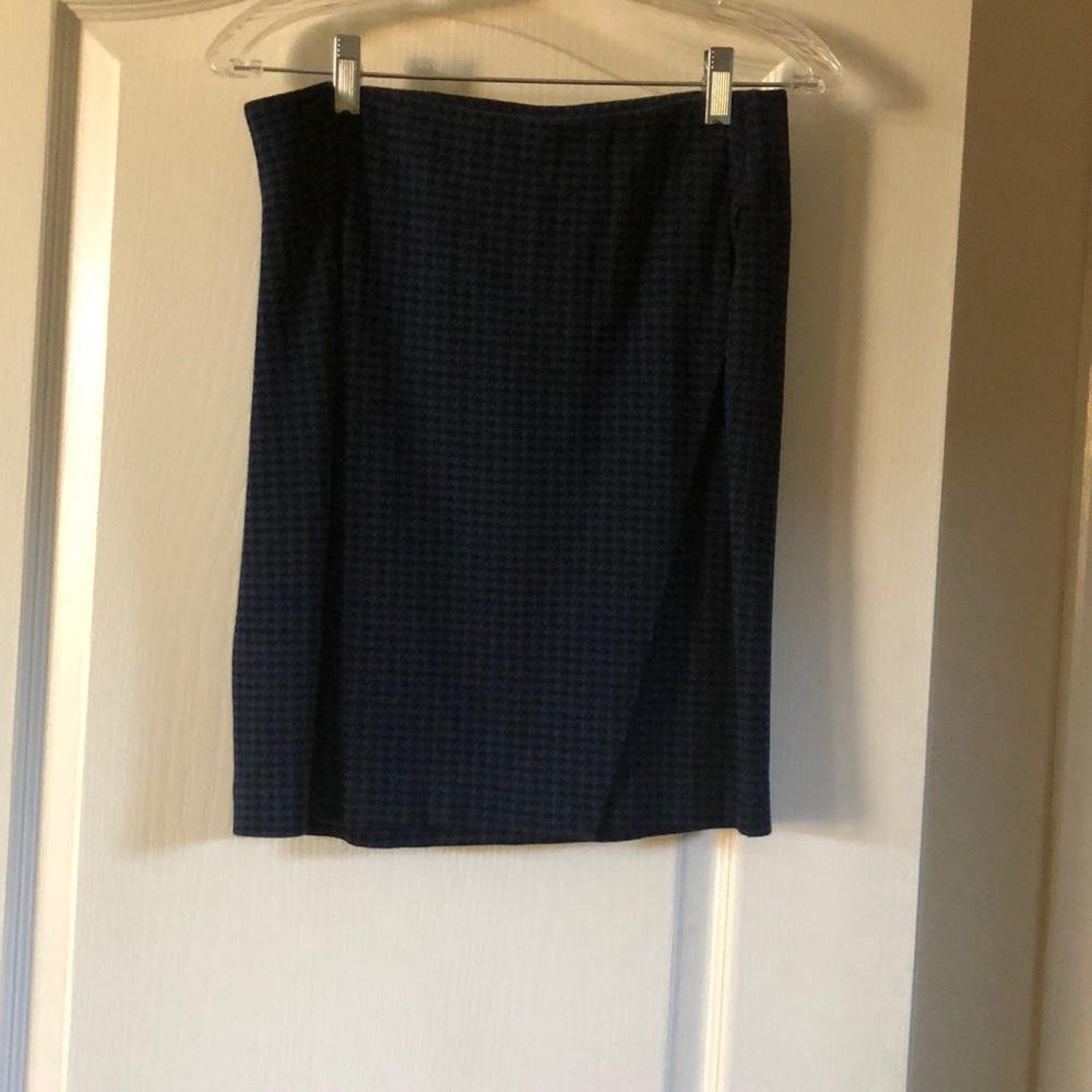 J jill pull on blue and black checked knee skirt.